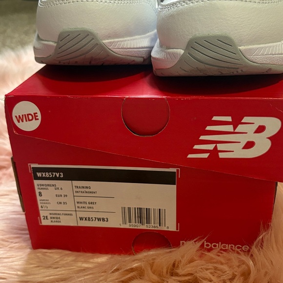 New Balance 857 White Athletic Training Shoes, Size 8 Wide - Picture 7 of 12